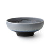 Japansk skål i elegante grå nuancer med blålig glasur på kanten. Skålen er håndlavet og håndplukket til JAHOKO. 