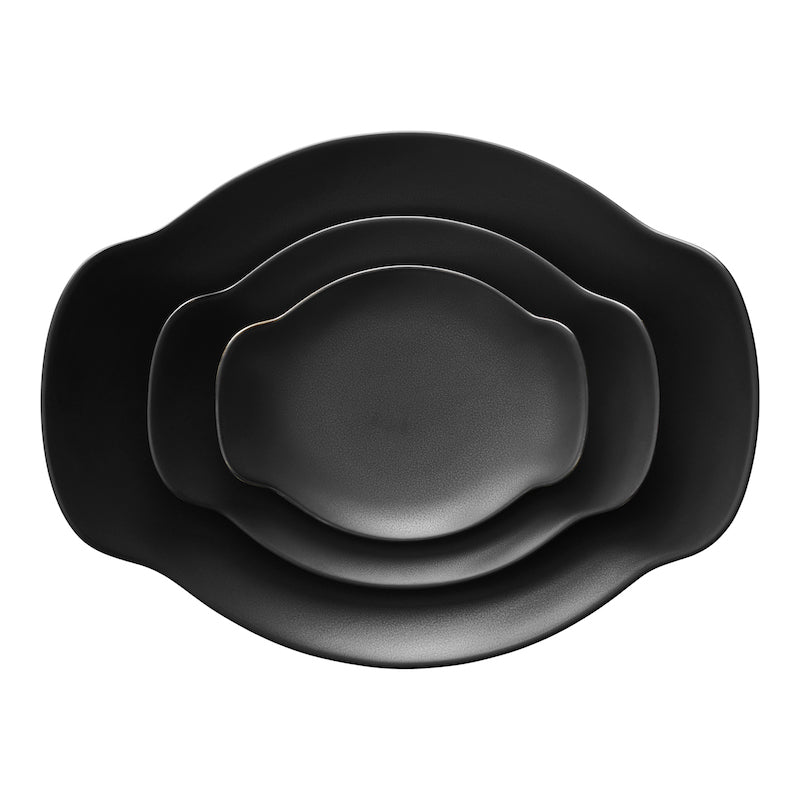 smuk sort keramik fra Japan - 3 fade formet som en blomst. Fås hos JAHOKO.com