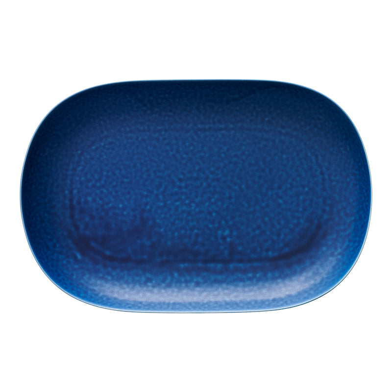Oval ceramic Japanese plate perfect for serving all kind of food. Buy online at JAHOKO.COM